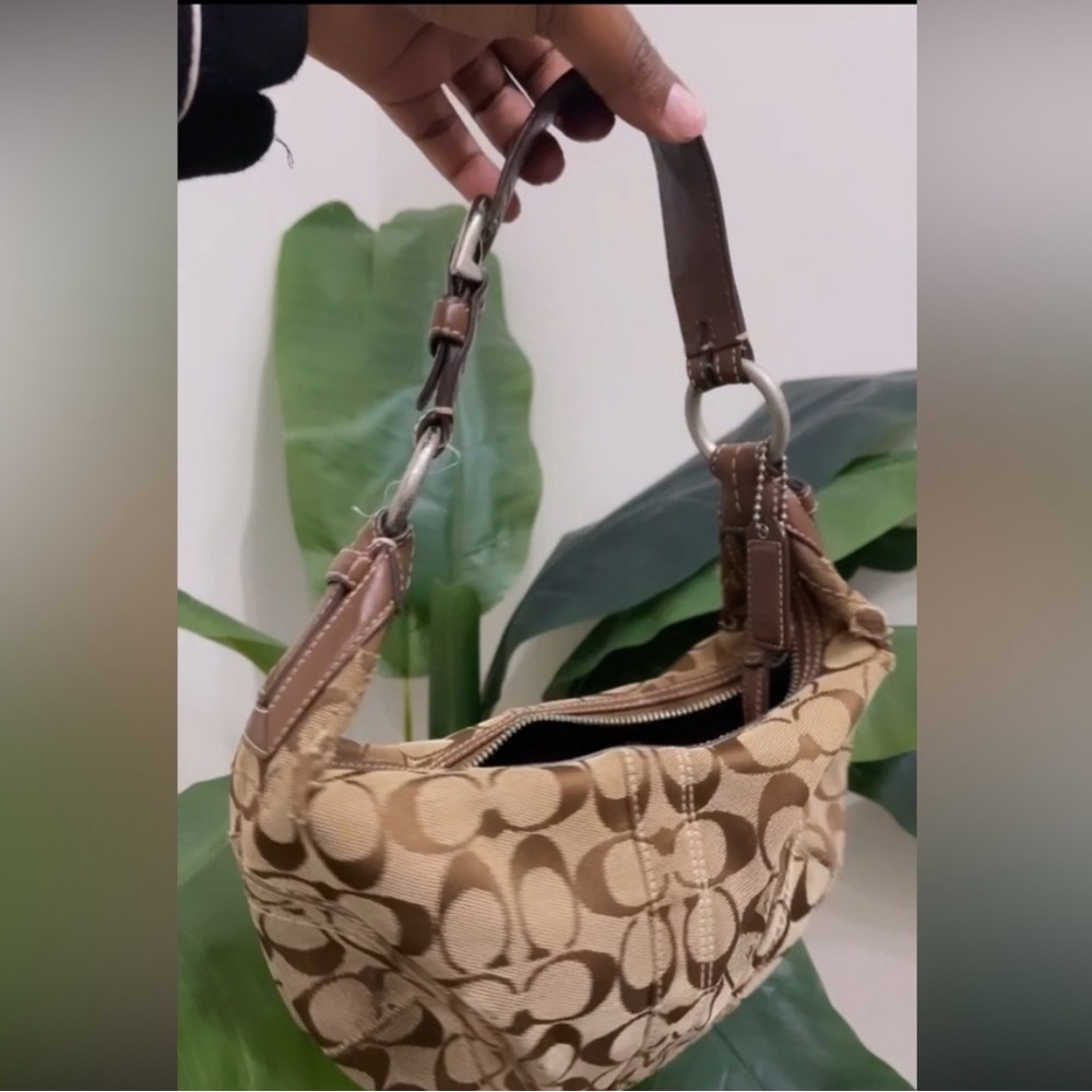 VINTAGE COACH Brown Shoulder Bag with Curved Shape and Casual Style